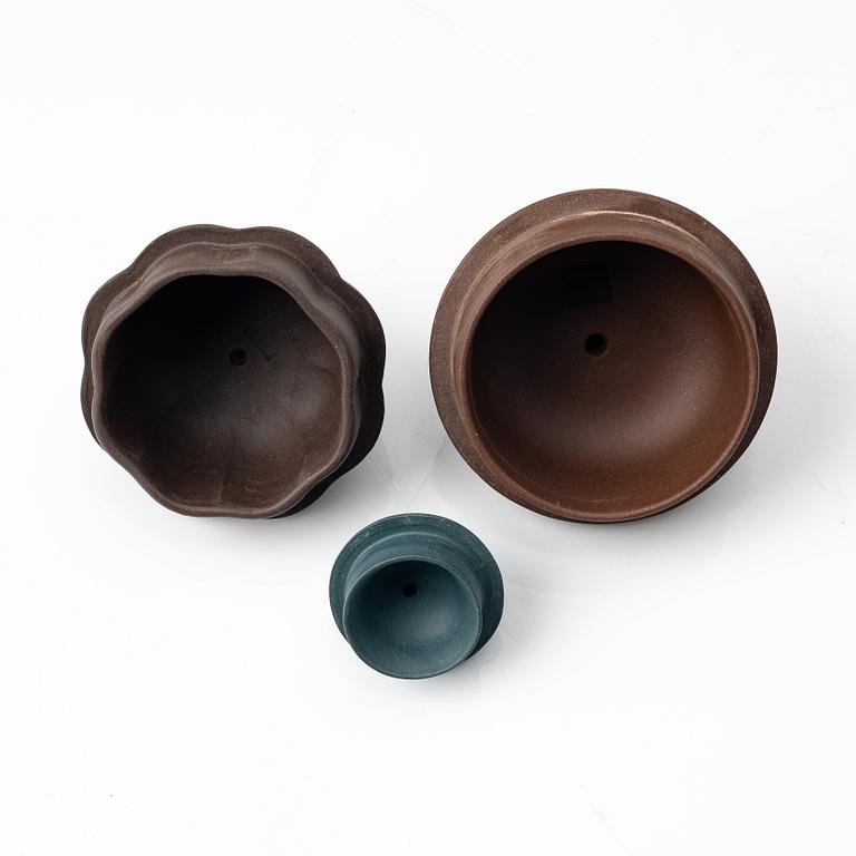 A group of three Chinese yixing 'gongfu' teapots, 1980s.