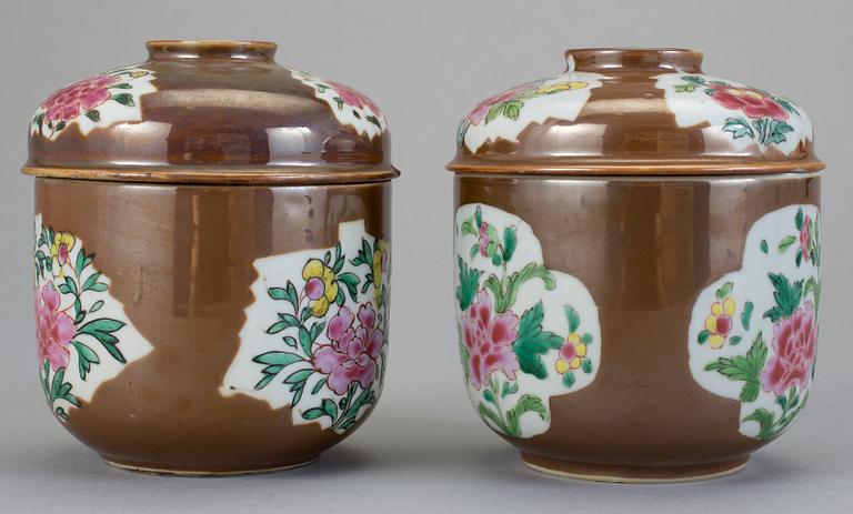 BURKAR, 2 st, porslin, Kina, 1800-tal.