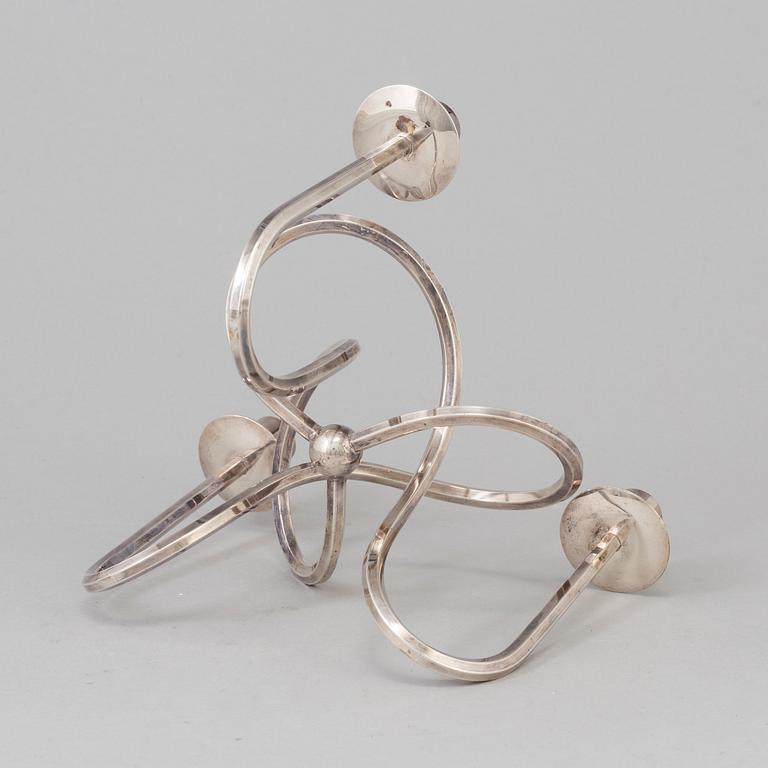 Josef Frank, a silver platen "Vänskapsknuten" candelabra ju Josef Frank för Firma Svenskt Tenn.