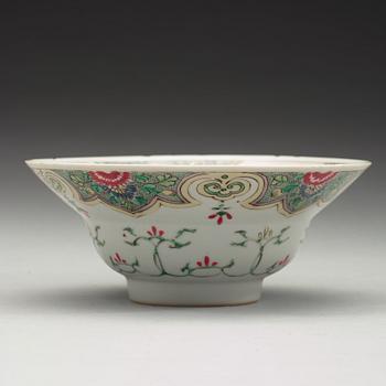 A famille verte bowl, Qing dynasty, Kangxi (1662-1722).