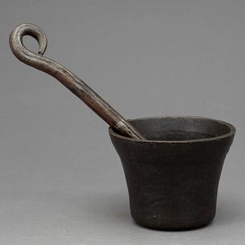 MORTEL med STÖT, malm, 1700-tal.