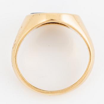 Signet ring 18K gold with agate.