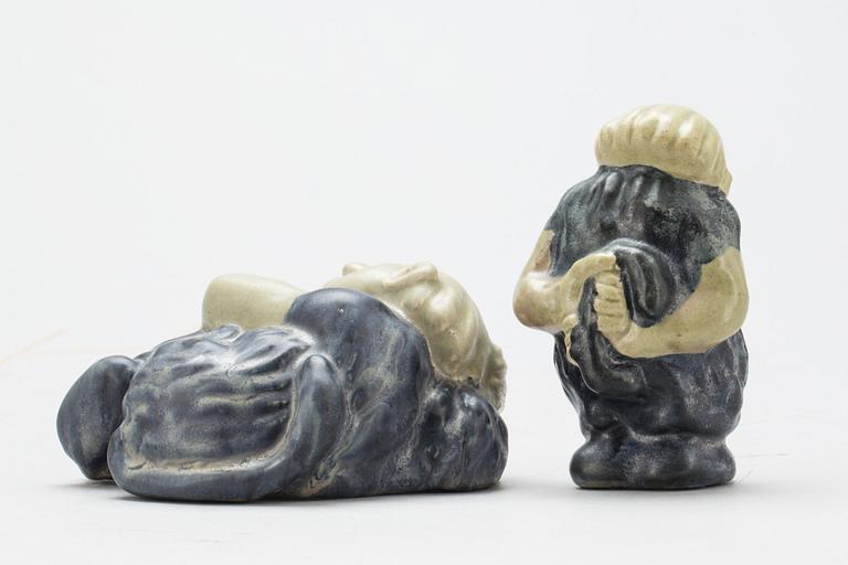 FIGURINER, stengods, 2 st. Åke Holm, signerade.