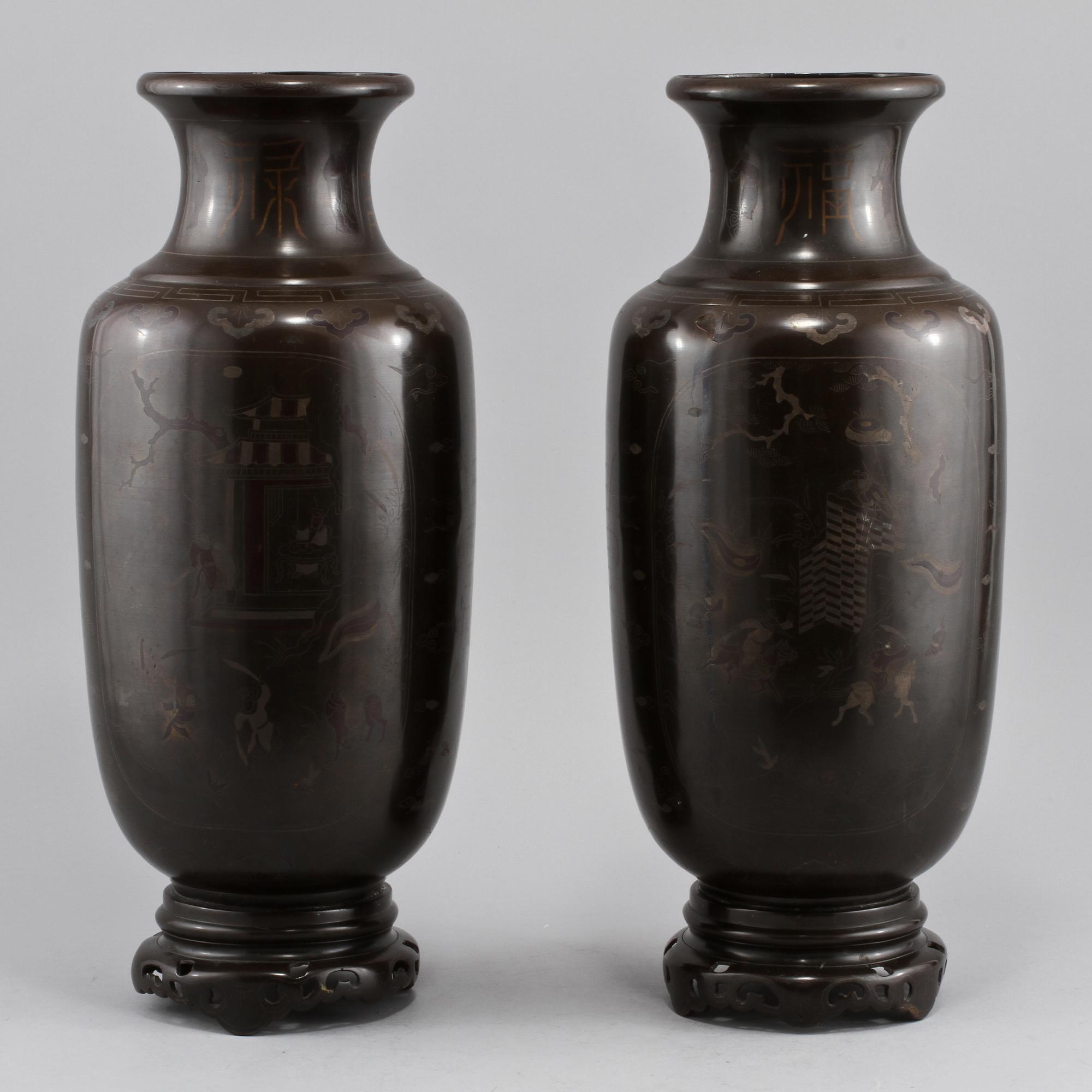 URNOR, ett par, troligen brons, Kina, 1900-tal.