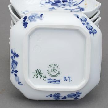 CREMEKOPPAR MED LOCK, 6 st, porslin, Blå blomst, Royal Copenhagen.