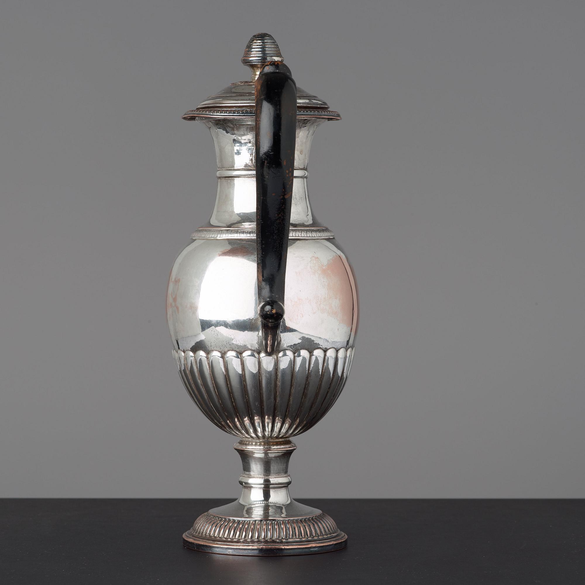 KAFFEKANNA, av Jacob Lenholm (mästare i Stockholm 1827-40), senempire, 1830-tal.