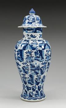 URNA med LOCK, porslin. Qing dynastin, Kangxi (1662-1722).