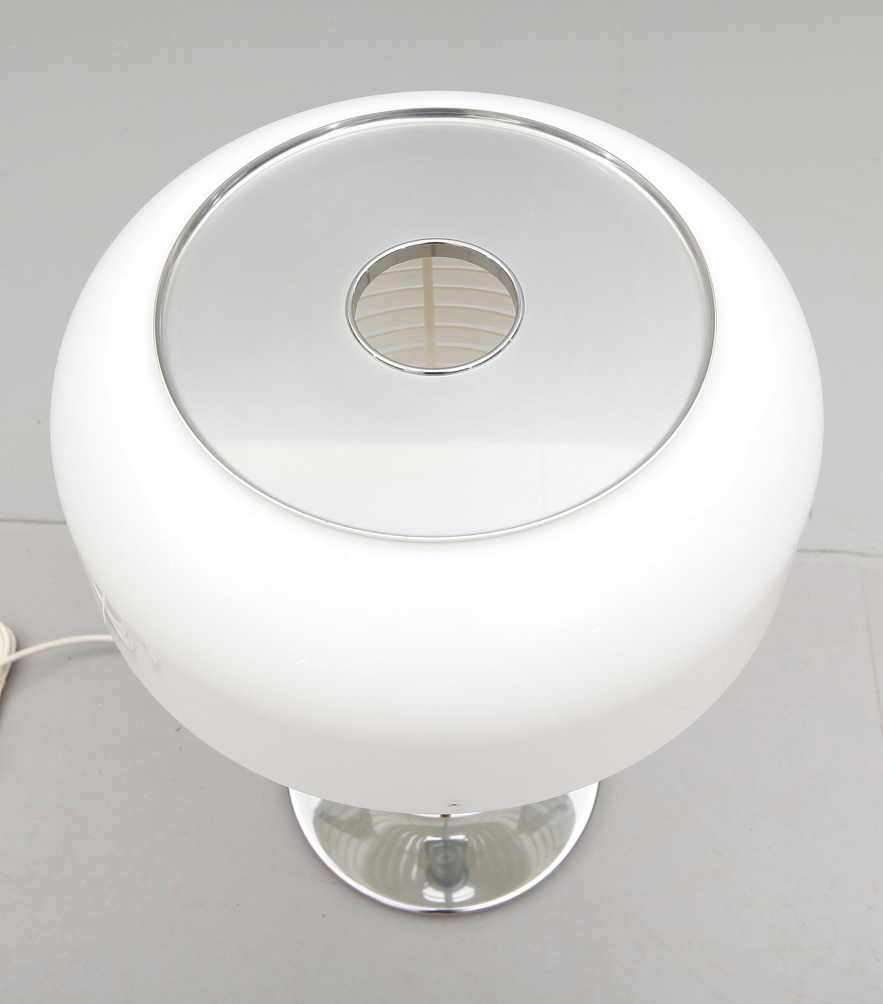 BORDSLAMPA, Knubbling, Anders Pehrson, Ateljé Lyktan. Höjd 70 cm.