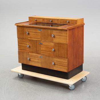 A mahogany writing desk, England, mid/second half of the 20th century.