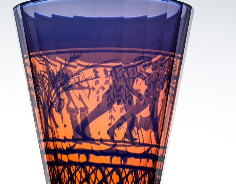 Gunnar Cyrén, a 'graal' glass vase 'Arkadien III', Orrefors 1988.