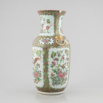 A porcelain vase, Canton, China, 19th century.