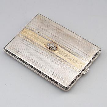 CIGARETTETUI, silver, rosenslipade diamanter. Vikt ca 162 g.