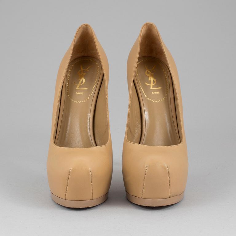 A pair of Yves Saint Laurent high heel shoes, size 39.