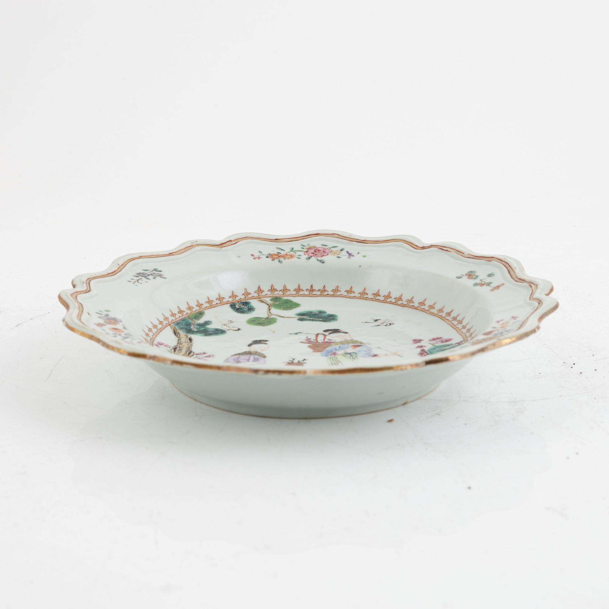 Tallrikar, sju stycken, kompaniporslin. Kina, 1700-tal.