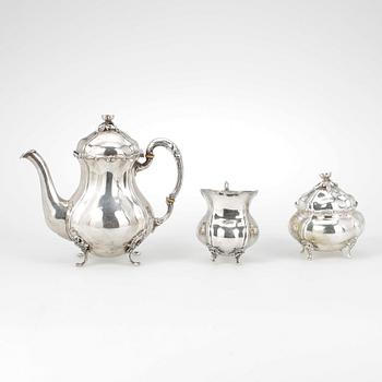 SERVIS, 3 delar, silver, nyrokoko, 1900-talets första hälft. Vikt ca 1169 gram.