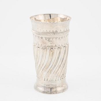 A British silver beaker, unclear makers mark, London 1821.