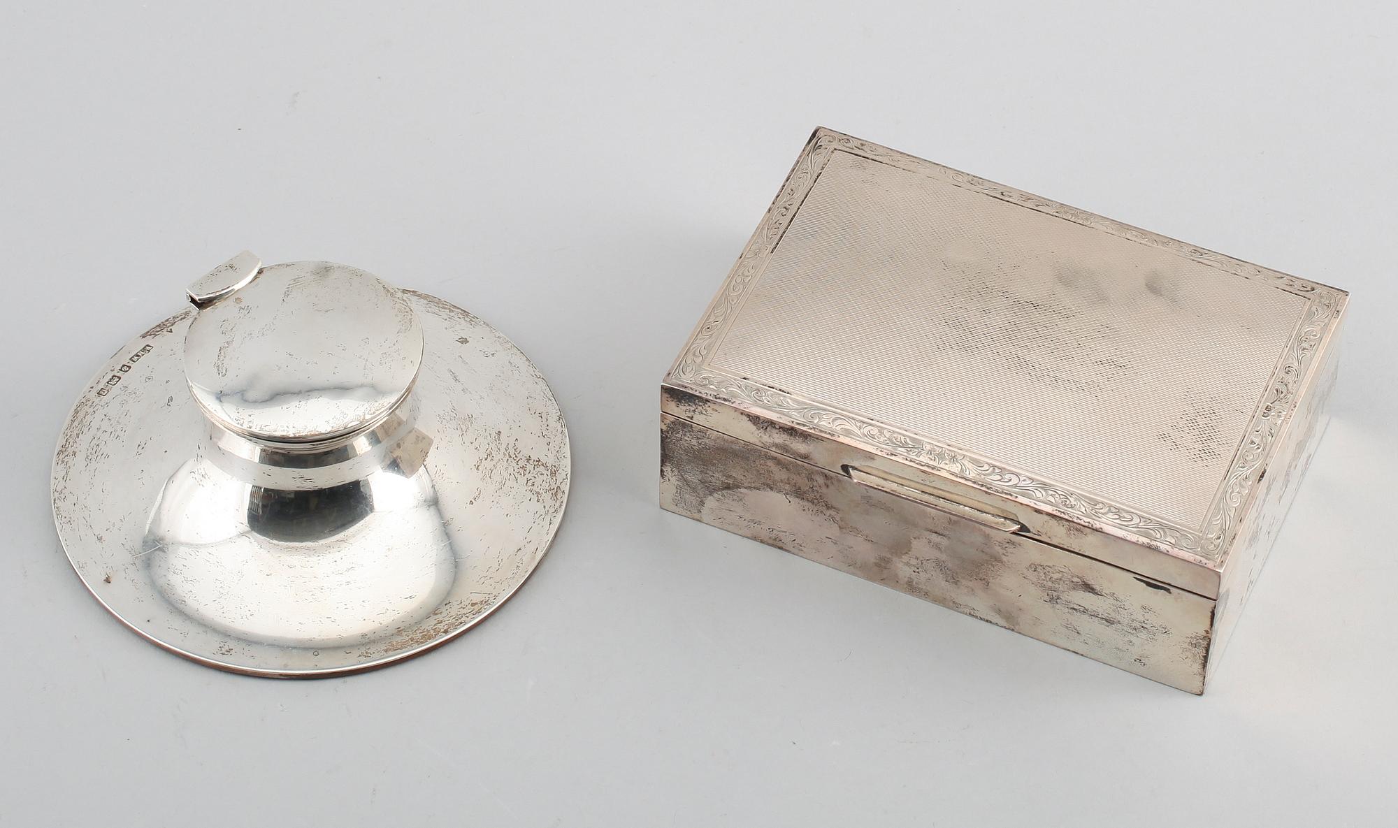 BLÄCKHORN samt CIGARETTSKRIN, silver, England, 1900-tal.
