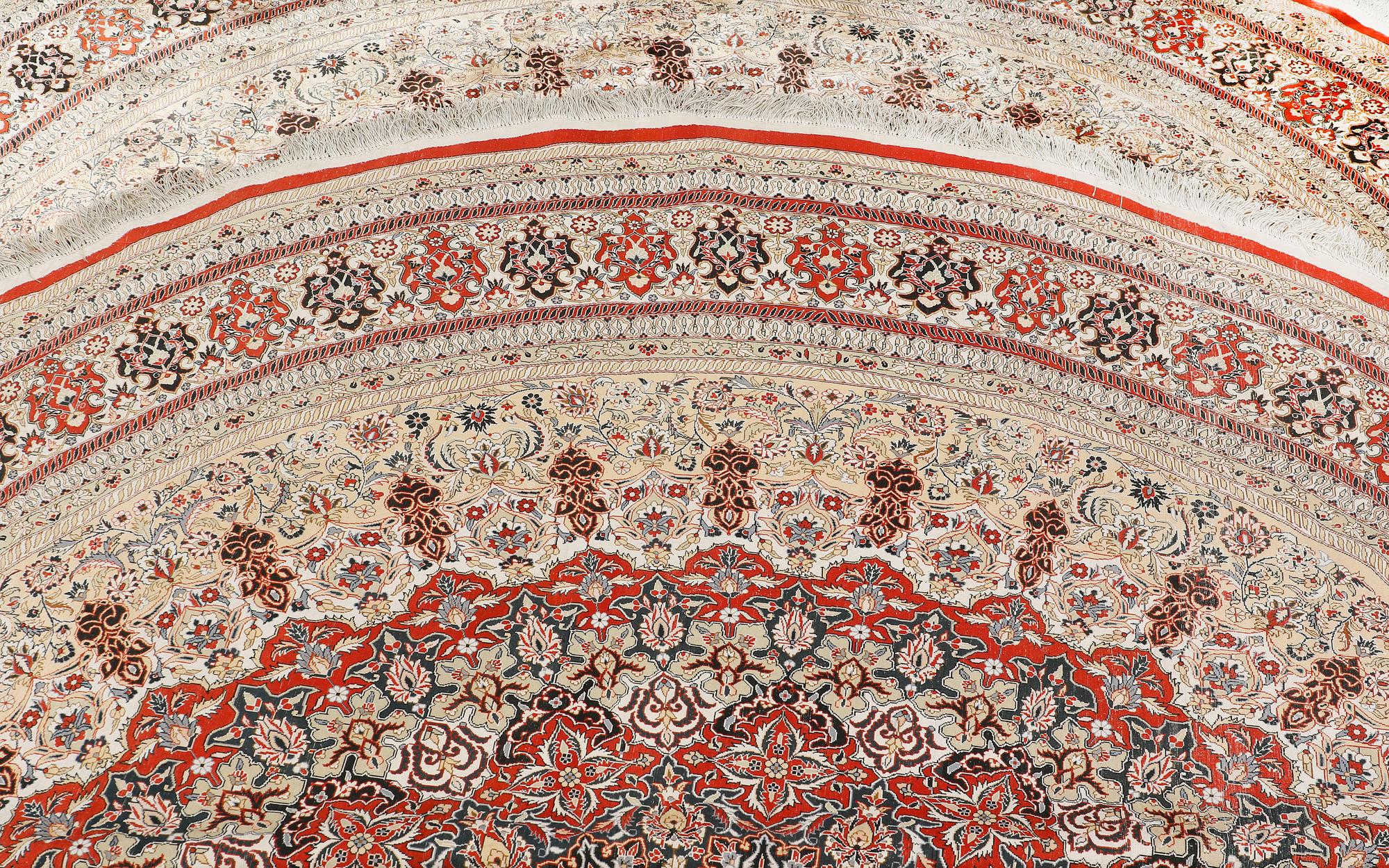 Carpet, Oriental, silk, diameter 256 cm.
