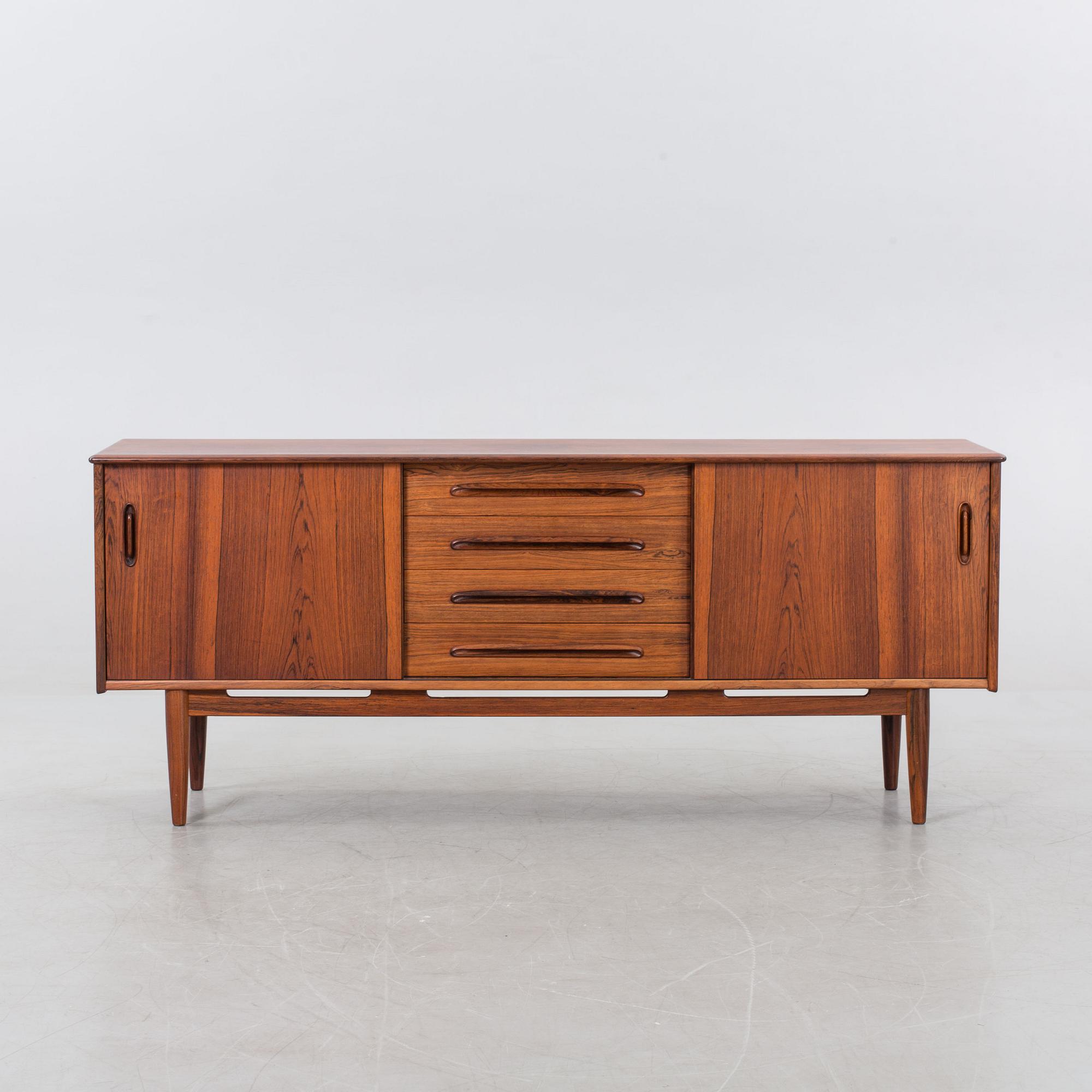 SIDEBOARD, "Cortina", Nils Jonsson, Troeds Möbelfabrik, Bjärnum, 1900-talets tredje kvartal. -Cites-intyg.
