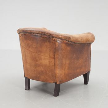 CLUBFÅTÖLJ, engelsk stil, 1900-talets andra hälft.