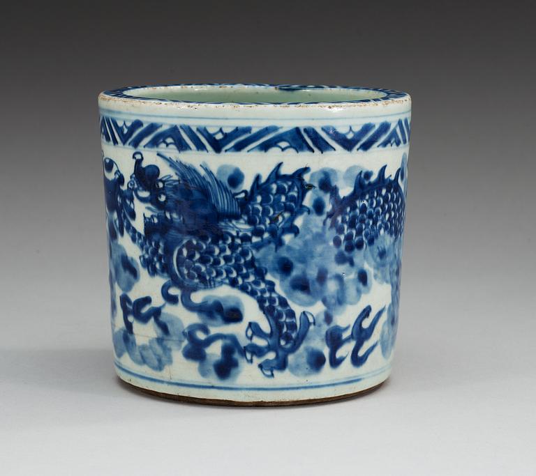 A blue and white brush pot, Transition, 17th Century.