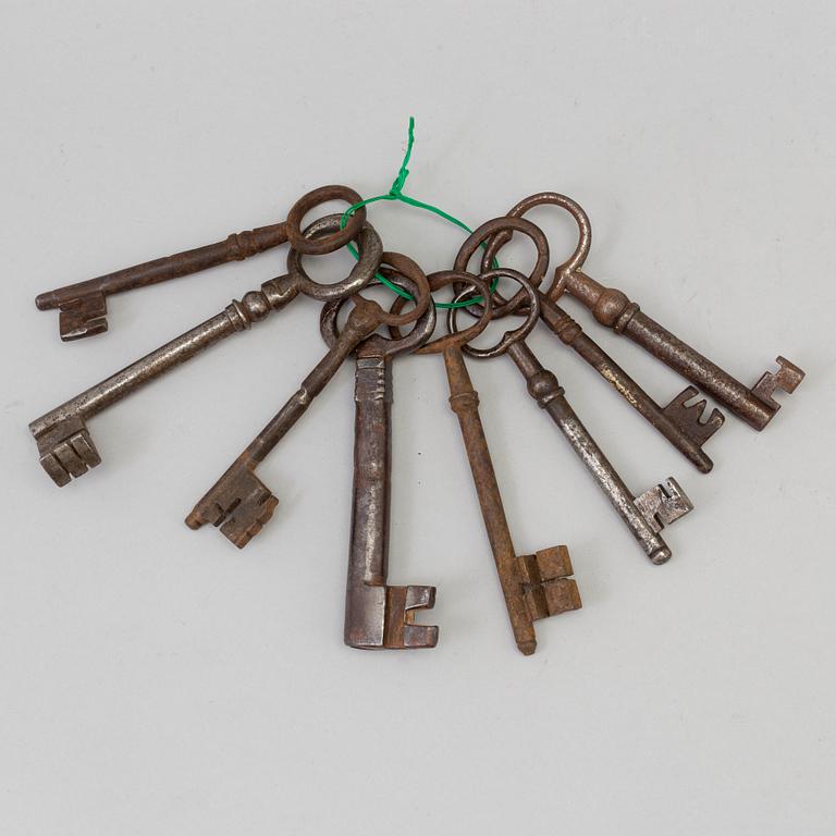 EIGHT CAST IRON KEYS, 18th/19th century.