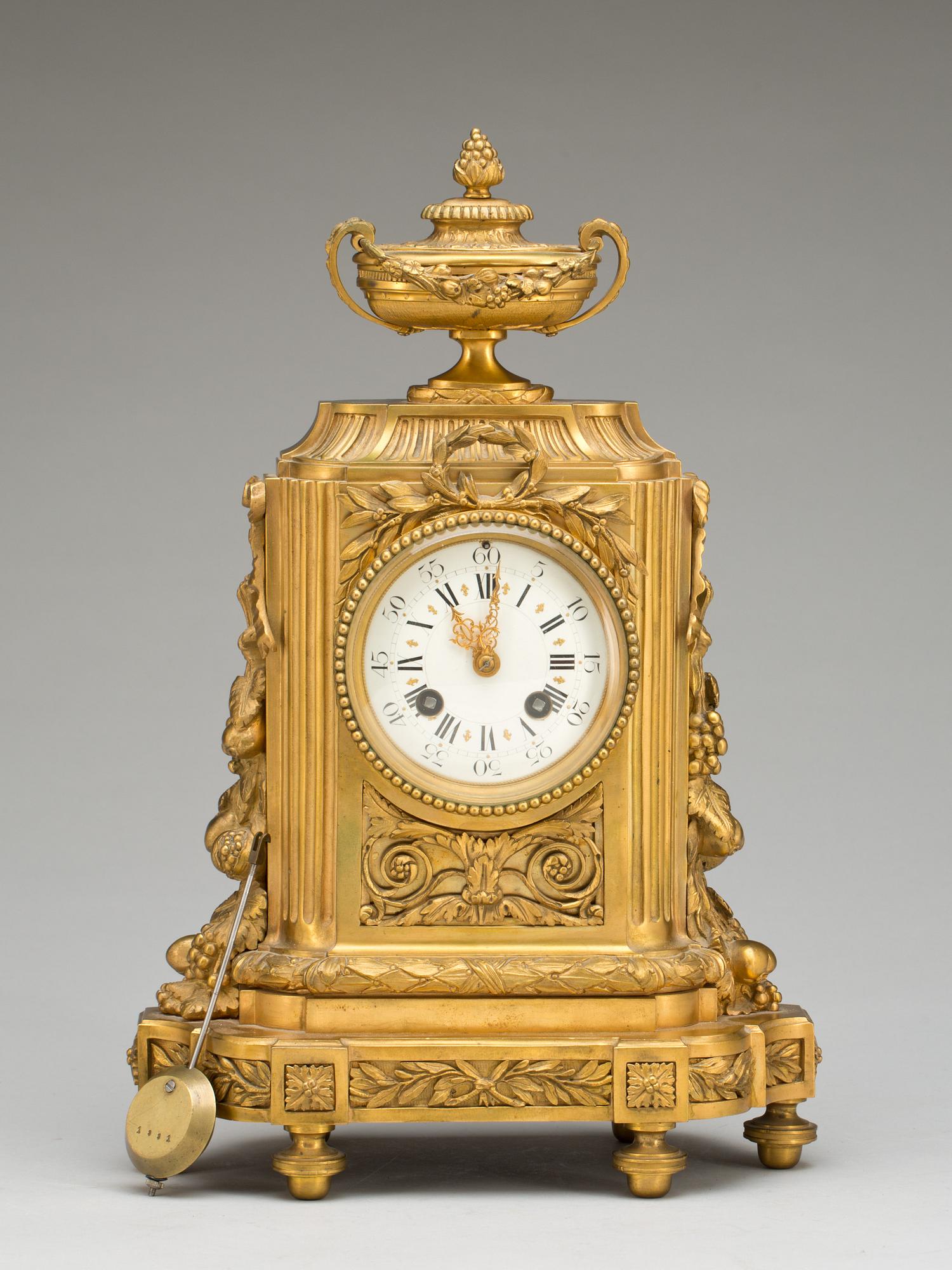 BORDSPENDYL, L.R Breveté,  Paris. 1900-talets första del.