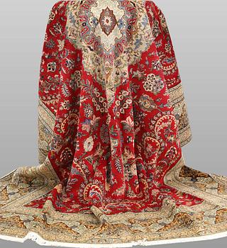 A Keshan carpet, approx. 415 x 300 cm.