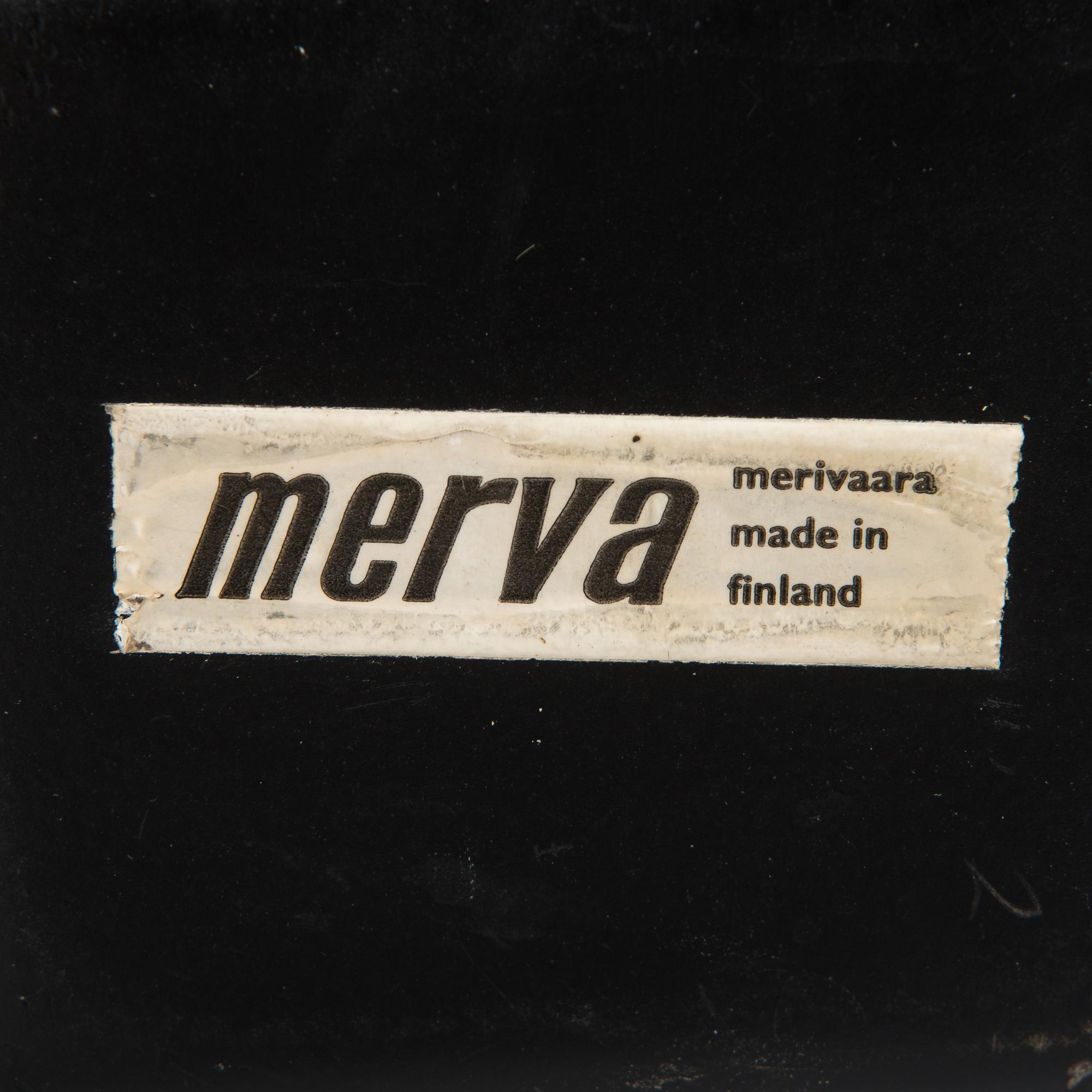 Ilmari Tapiovaara, tuoleja, 4+1 kpl, "Kiki" Merva 1900-luvun loppu.