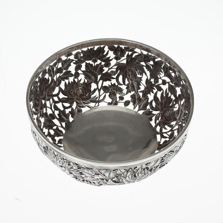 SKÅL, silver, Kina 1900-talets första hälft. Vikt 402 g.