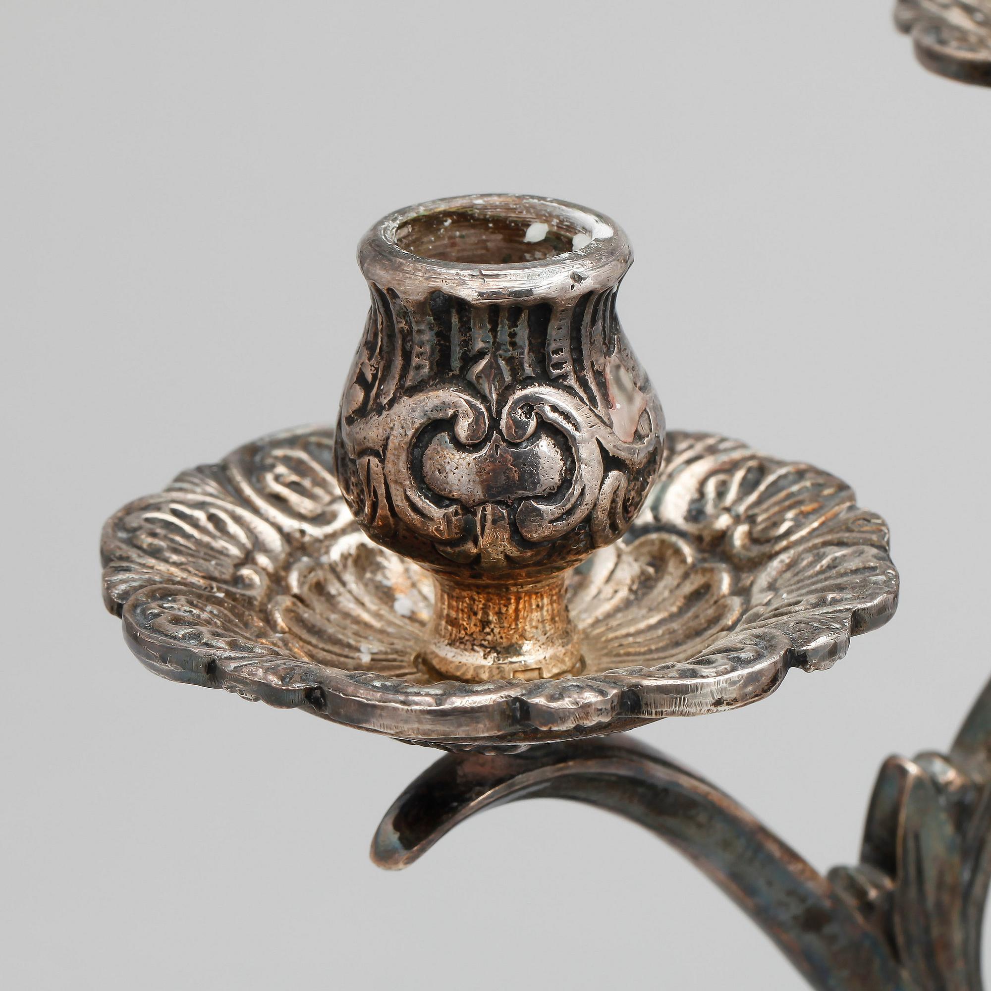 KANDELABRAR, ett par, pläterade, 1900-talets andra hälft.