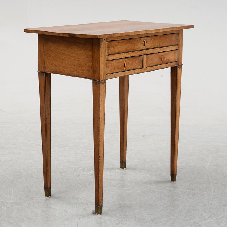A Gustavian mahogany veneered seewing table, early 19th Century.