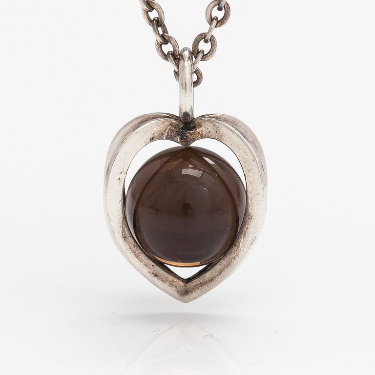 Elis Kauppi, A silver necklace with a smoaky quartz. Kupittaan kulta, Turku.