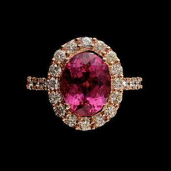 27. A pink tourmaline and diamond ring. Tourmaline 3.07 cts, and diamonds total carat weight 0.87 ct.