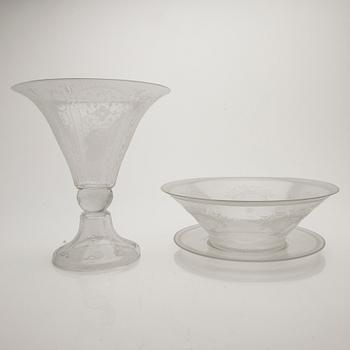 Edward Hald, Glasses, 2 pcs, Orrefors and Kosta Boda, 1920s.