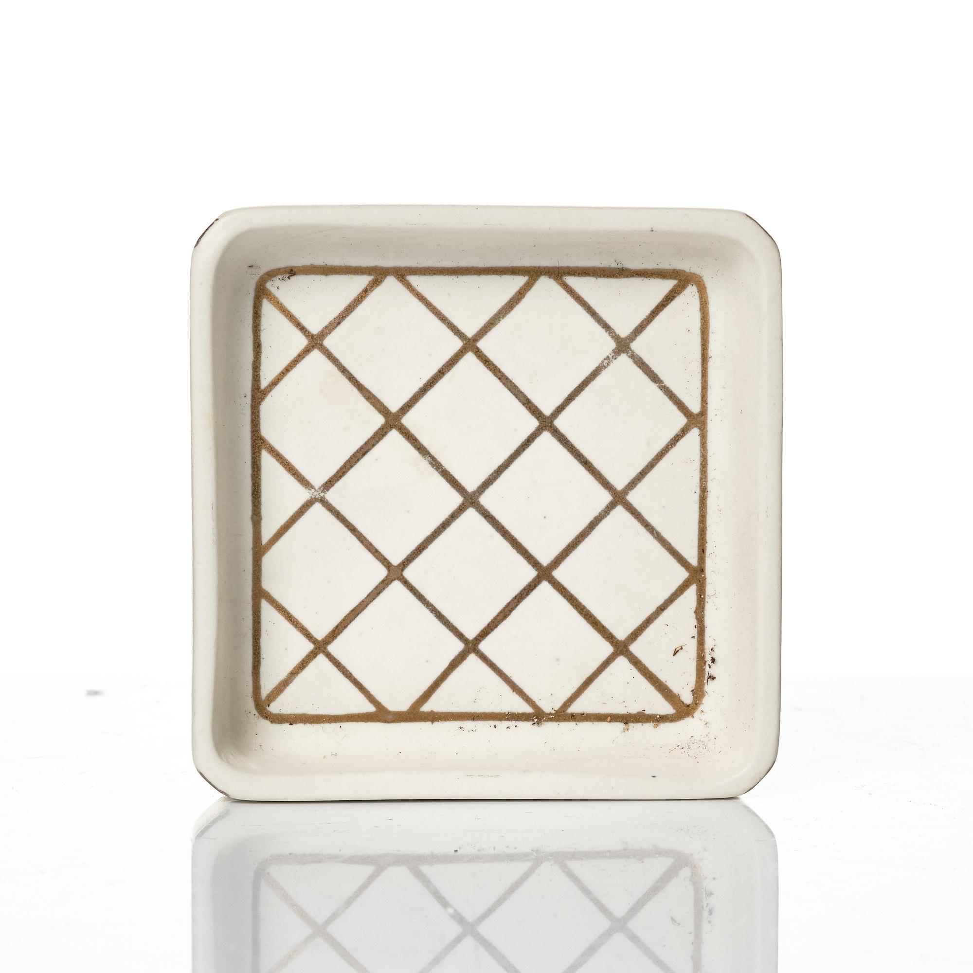 Wilhelm Kåge, 15 pieces of "Carrara" and "Gold Carrara" stoneware dishes, Gustavsberg, Sweden, 1930s/40s.