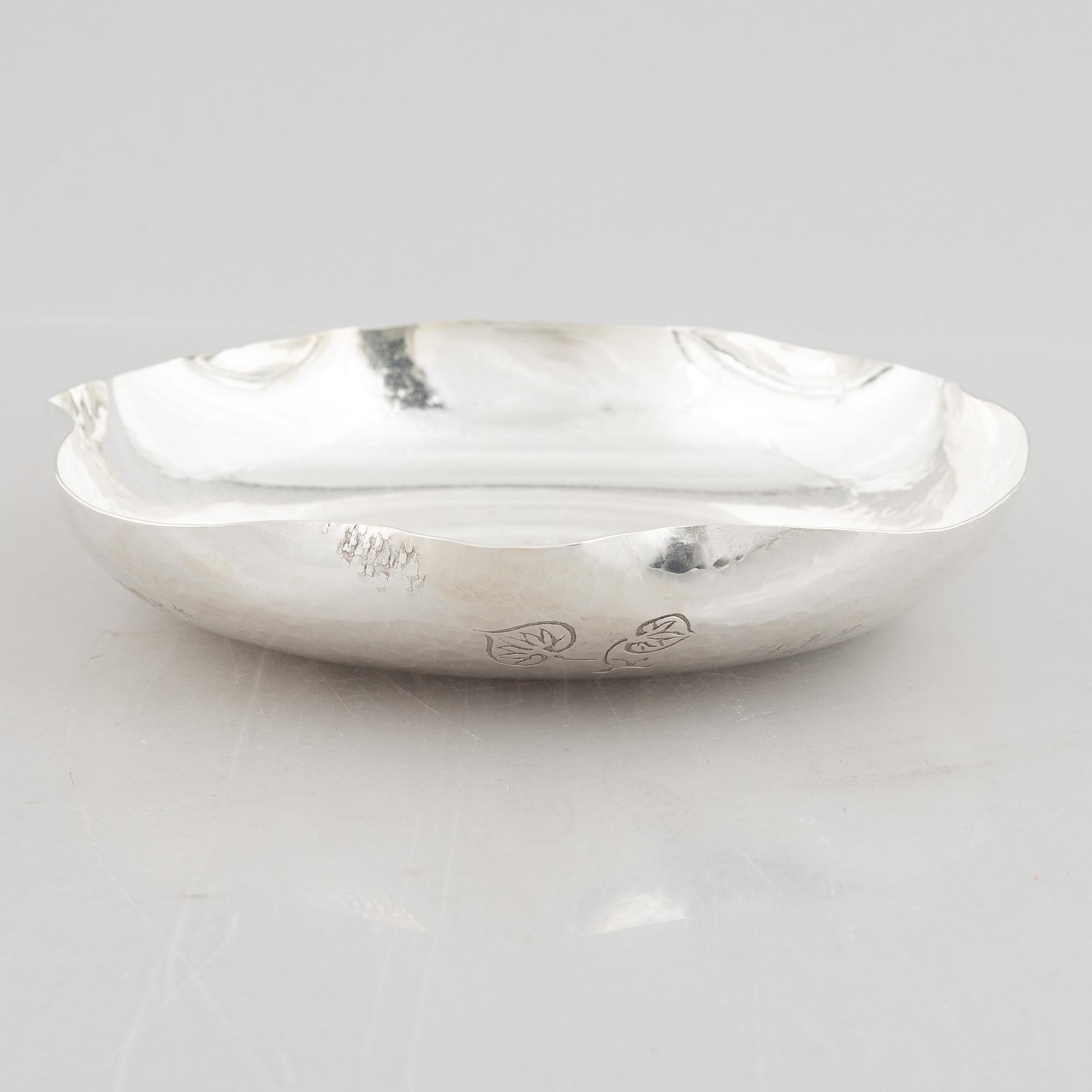 Skål, silver, Japan, 1900-talets mitt. Vikt 260 gram.