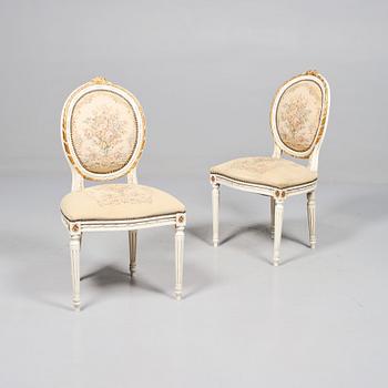 STOLAR, ett par, gustaviansk stil, omkring 1900-talets mitt.