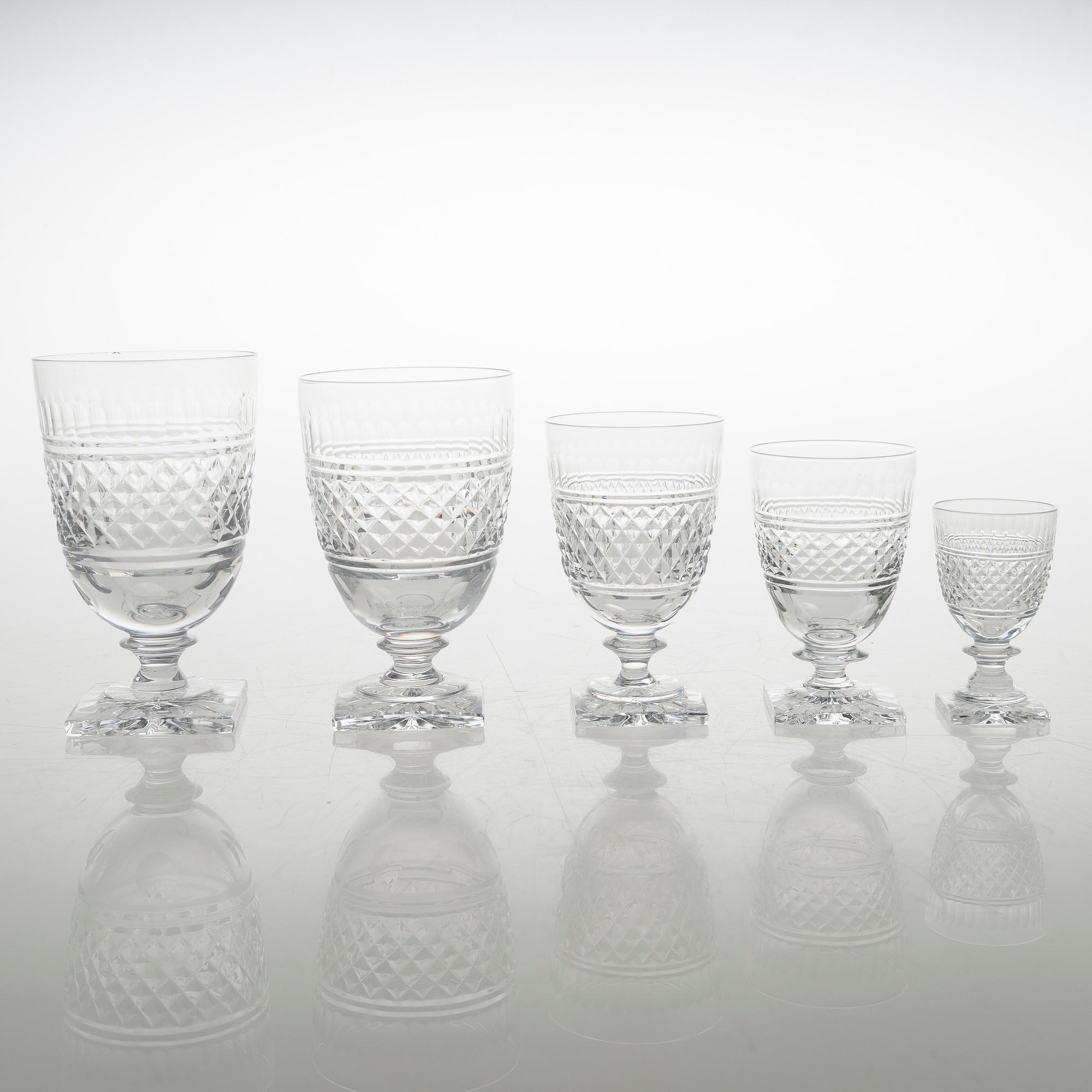 BÅLSKÅL, KARAFF och 87 st GLAS, glas.