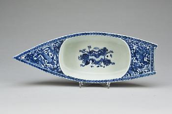 SERVERINGSFAT, porslin, Japan omkring 1900.