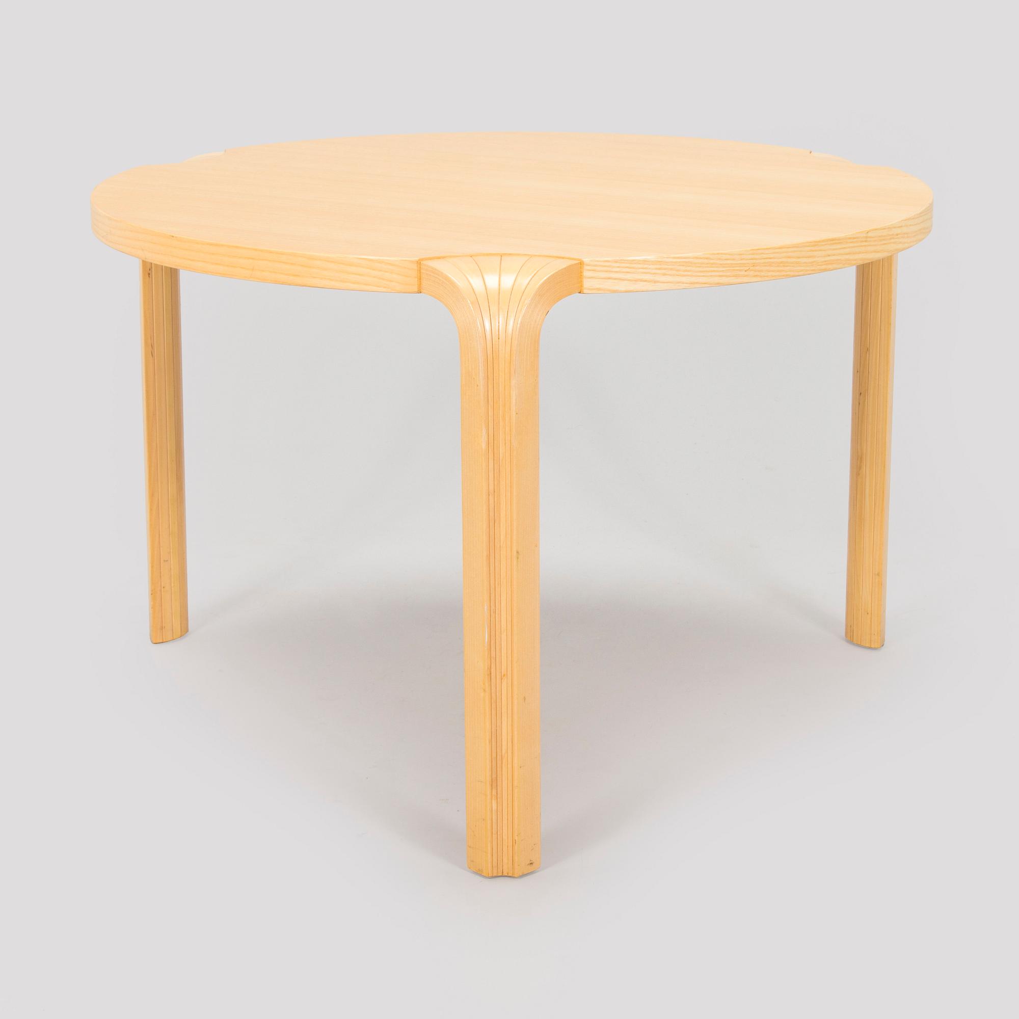 Alvar Aalto, sohvapöytä, malli X800D Artek 1998.