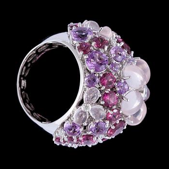 A multi coloured precious stone, 12 cts, and brilliant cut diamond ring, tot. 0.29 cts.