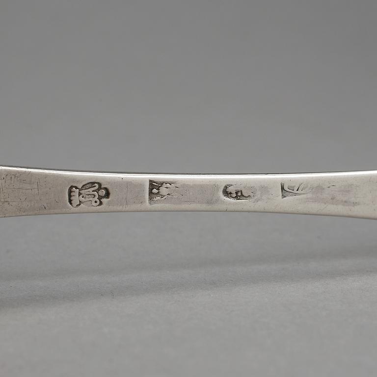 RÅTTSVANSSKED, silver, J Ladyman, London, 1699. Tot vikt 34 gram.