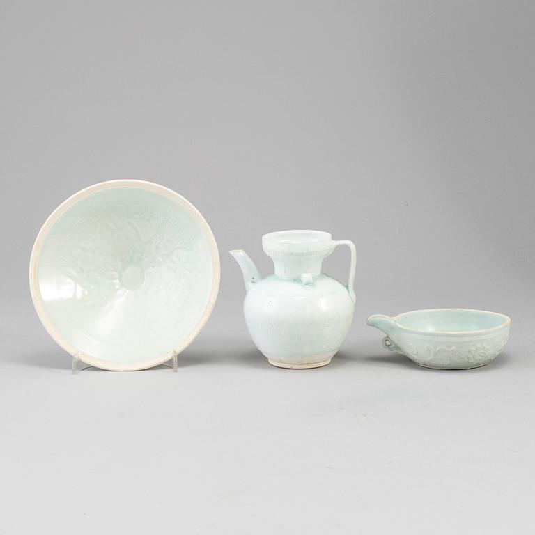 A group of South East Asian Ceramics, Song style. (3 pieces).