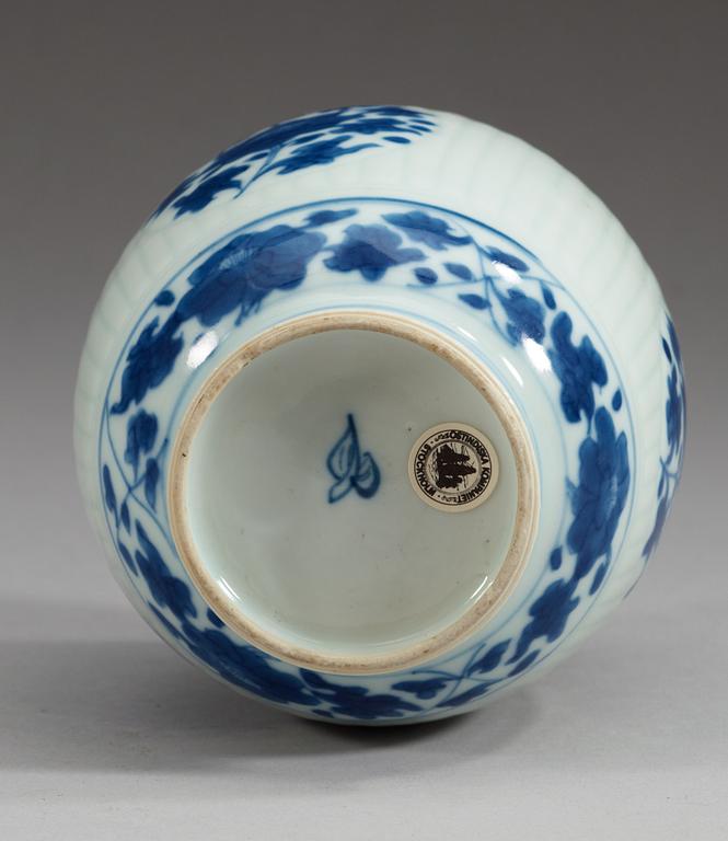 TEKRUKA, porslin. Qing dynastin, Kangxi (1662-1722).