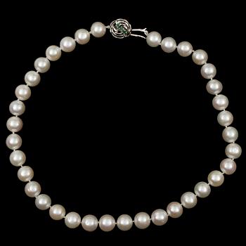 PÄRLCOLLIER, odlade pärlor, med lås i 18 k vitguld.