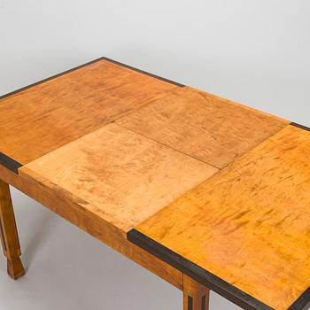A 1920s/30s century dining table and set of 6 + 2 chairs.