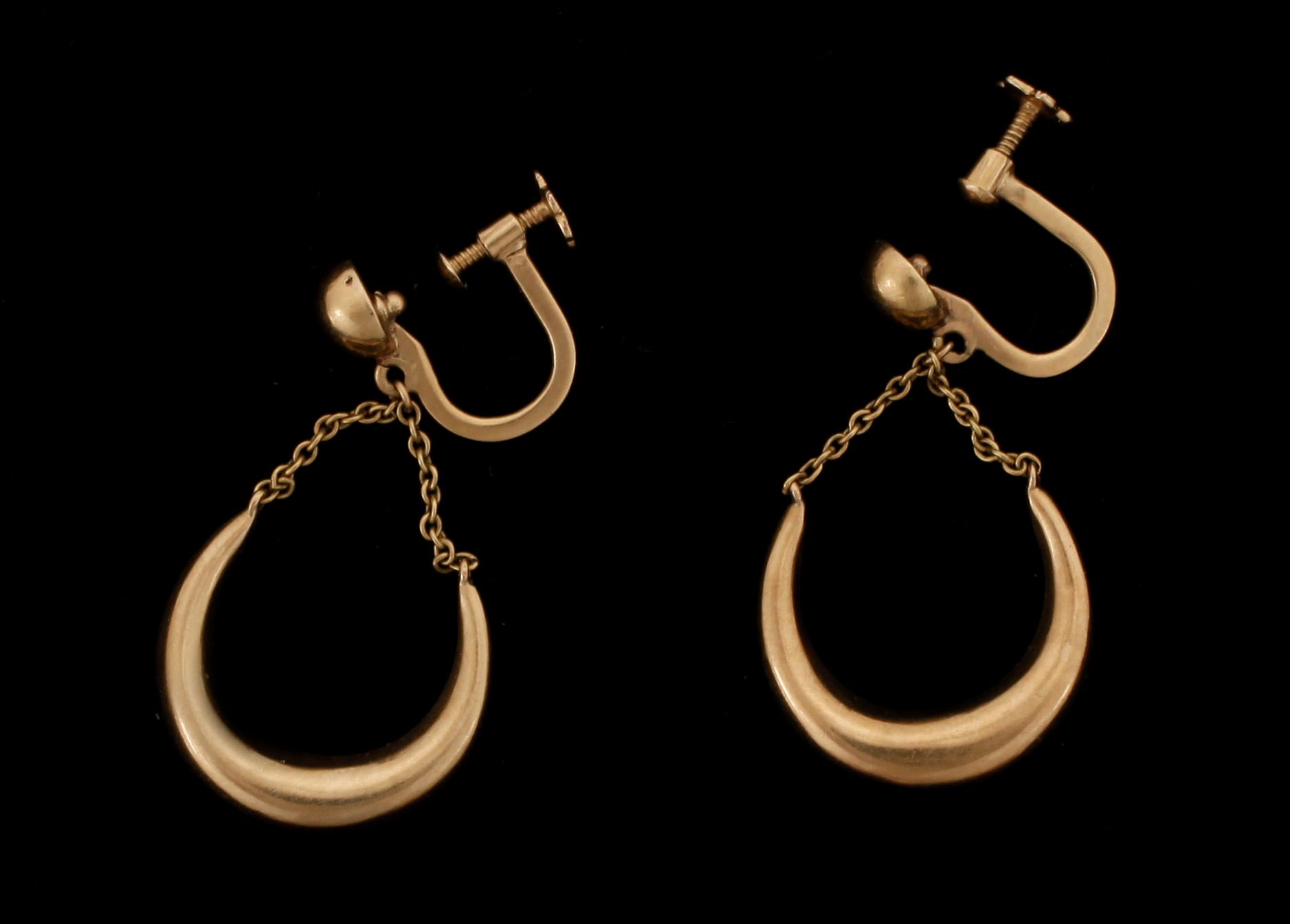 PARTI GULD, 14 samt 18 k guld. Totalvikt ca 23g.