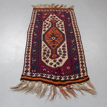 Matto, a kilim, a semi-antique Oriental, ca 181-190 x 80-85,5 cm.