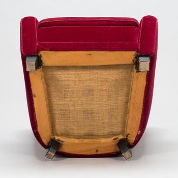 A mid-20th-century armchair.